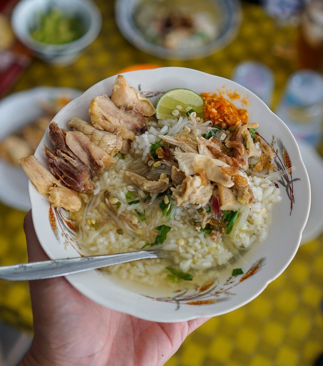 Sop Iga dan Soto Ayam Bu. Pur: Kenikmatan yang Menggugah Selera di Jantung Cilacap